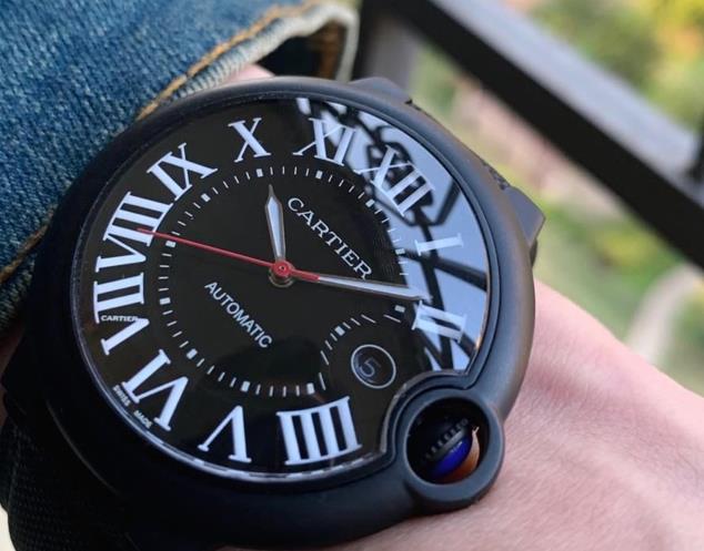 卡地亚手表的表蒙为什么会起雾？
